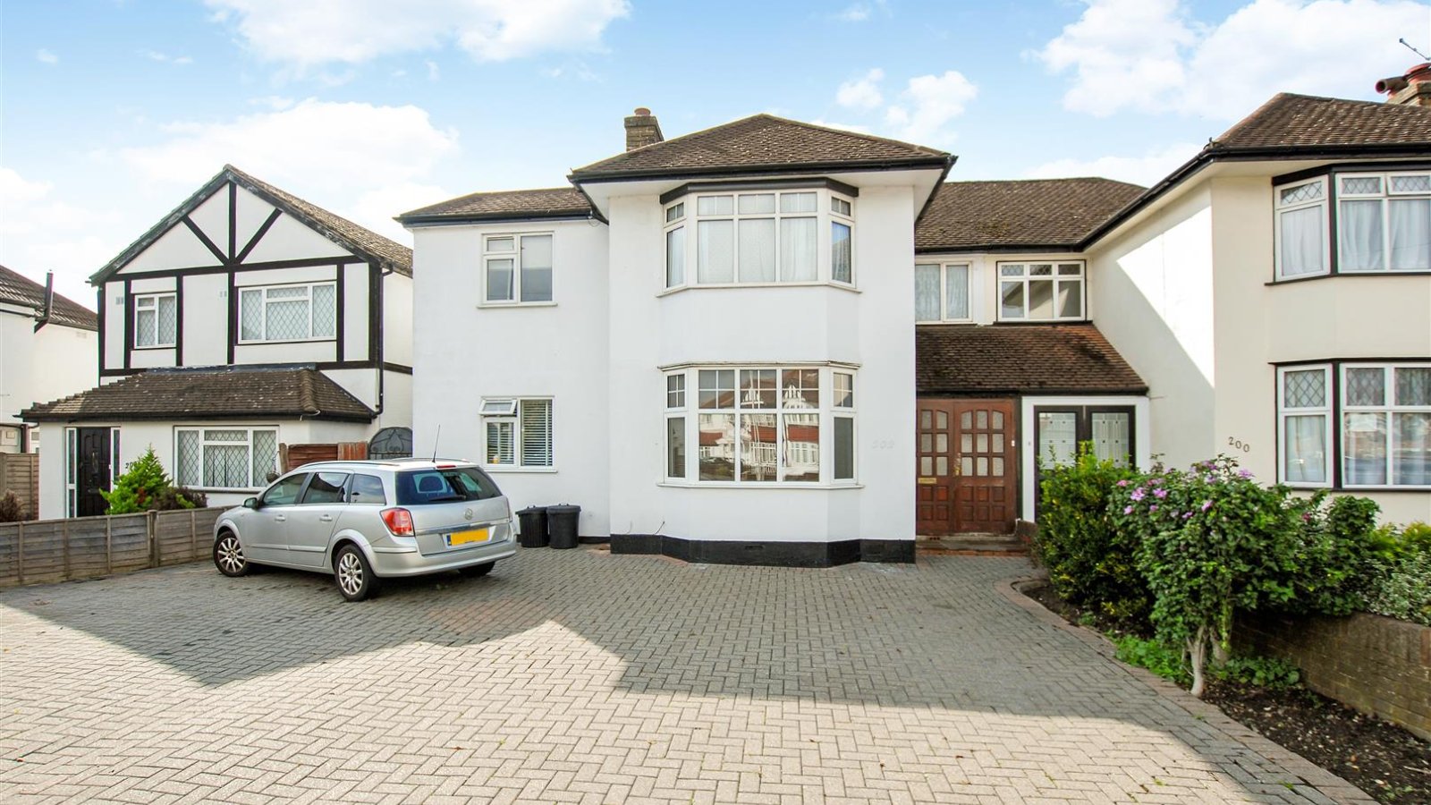 5 bedroom property for sale in West End Road, Ruislip £725,000