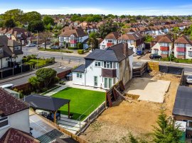 Motspur Park, New Malden thumb 3