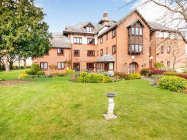 Lawnsmead Gardens, Newport Pagnell photo