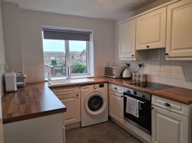 Kinnaird Close, Slough thumb 2