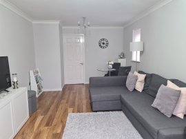 Kinnaird Close, Slough thumb 3