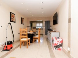 Howkins Road, Rugby thumb 3