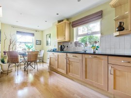 The Ridgeway, Enfield thumb 3