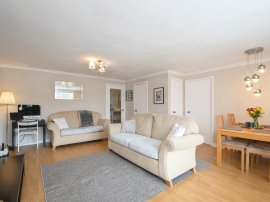 Buchanan Drive, Newton Mearns, Glasgow thumb 3