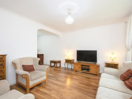 Castlehill Drive, Newton Mearns, Glasgow thumb 3
