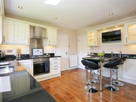 Meadow Court, Allerton, Bradford thumb 2