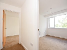 St Edwards Way, Romford thumb 3