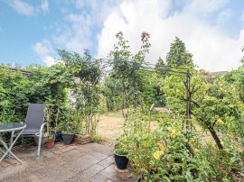Vicars Close, Enfield thumb 2