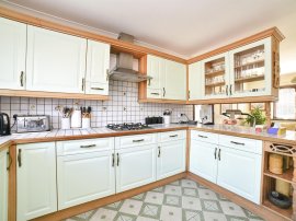 Nightingale Close, SCUNTHORPE thumb 3
