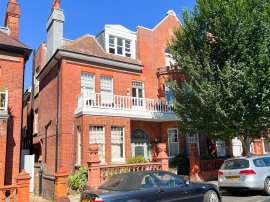 Palmeira Avenue, Hove thumb 1