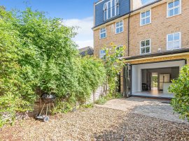 Bedser Close, London photo