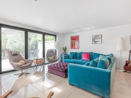 Oldacres, Maidenhead thumb 3