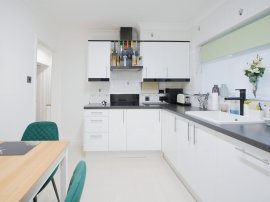 Ramsay Gardens, ROMFORD thumb 3