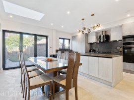 Buxton Drive, New Malden thumb 3