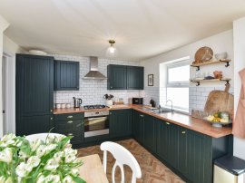 Knapp Close, Westbury thumb 3