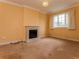 Salway Gardens, Axminster thumb 2
