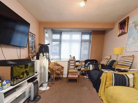 Amery Gardens, Romford thumb 3
