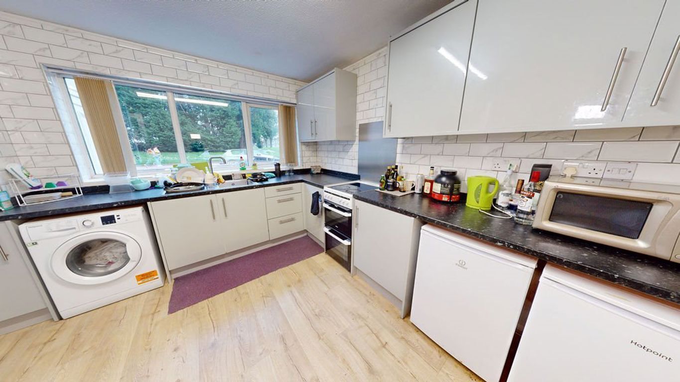 69G Raddlebarn Road Image 3