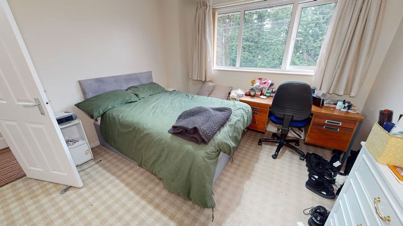 69G Raddlebarn Road Image 4