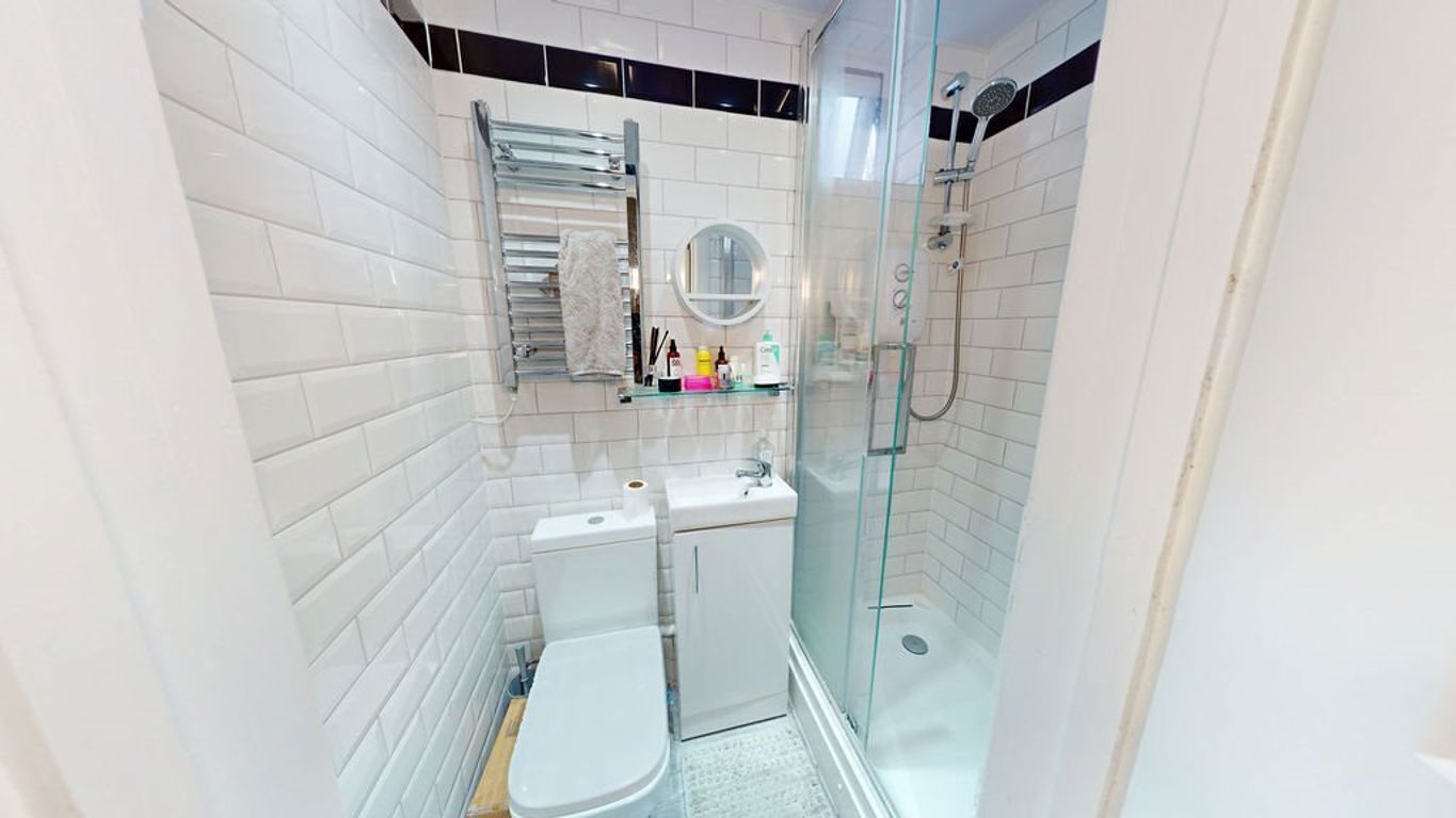 69G Raddlebarn Road Image 5