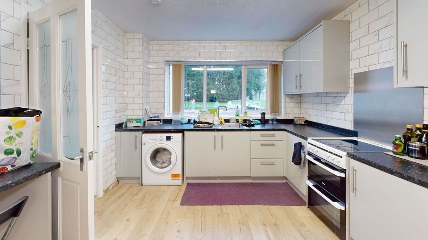 69G Raddlebarn Road Image 11