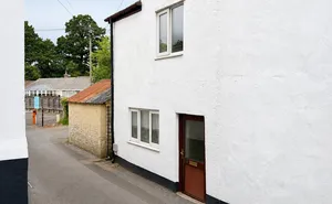 Click for details Diggories Lane, High Street, Honiton, Devon, EX14 photo
