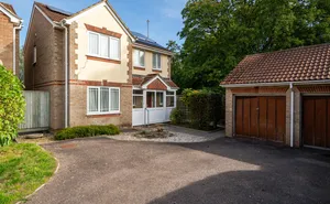Click for details Willow Walk, Honiton, Devon, EX14 photo