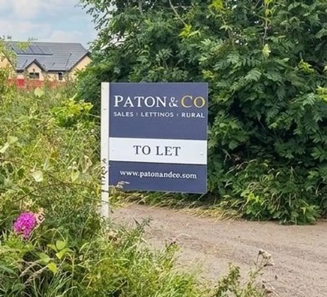 https://mr3.homeflow-assets.co.uk/files/media/image/0000/0000/b062a6fc00230f1af5cc3a0e461f1fad/ToLetboard1.jpeg