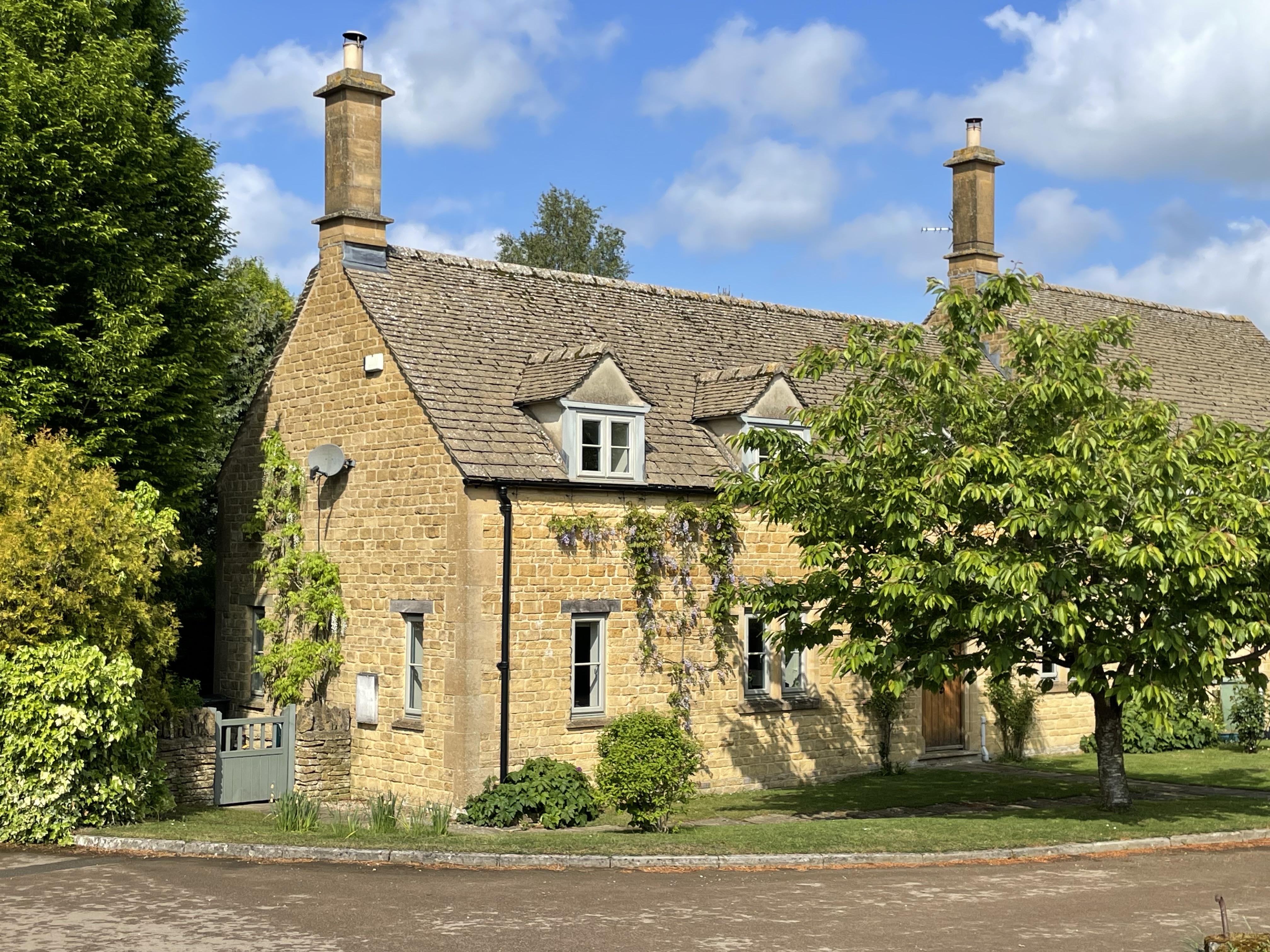 https://mr3.homeflow-assets.co.uk/files/media/image/0000/0000/11e1920cc197d71653c2dcf420bcd8fd/lk.JPG