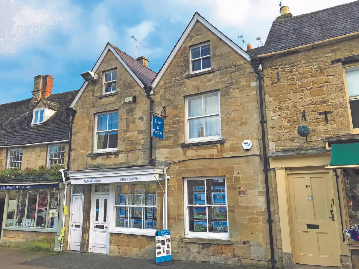 https://mr3.homeflow-assets.co.uk/files/media/image/0000/0000/f242a169633b47c06091098713153ebb/Burford_Office.jpg