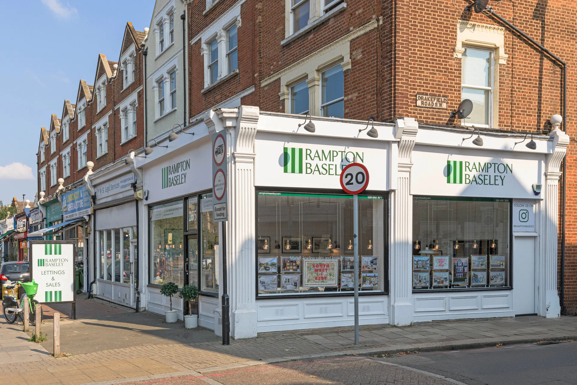 https://mr3.homeflow-assets.co.uk/files/media/image/0000/0000/01845e2314e7210411de0e3606b6cfa1/TAB-Office.jpg