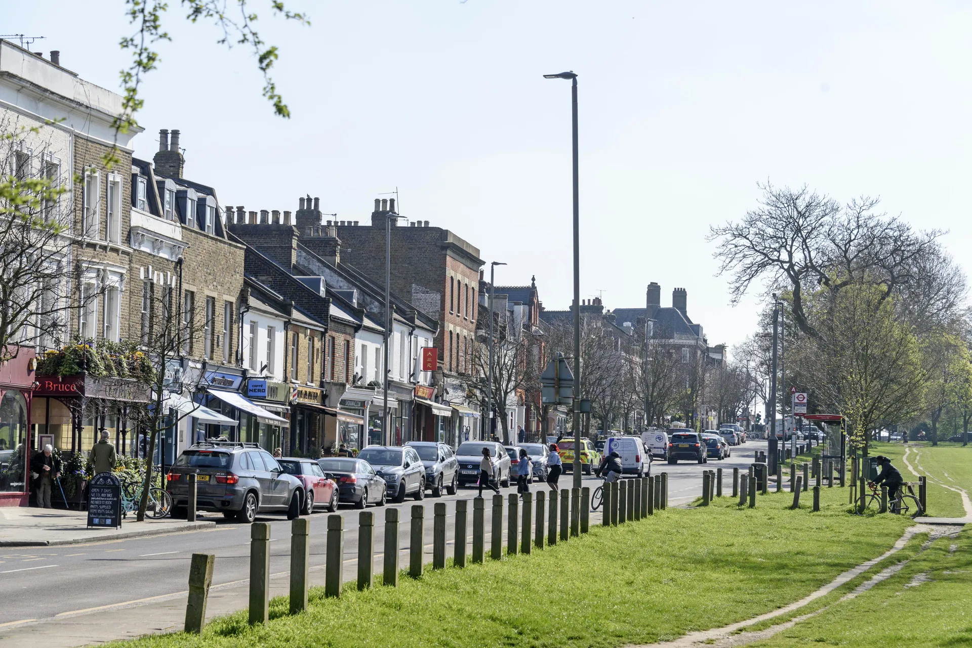 https://mr3.homeflow-assets.co.uk/files/media/image/0000/0000/9e6657dd20e48e14892b93be64bd2022/bellevue-road.jpg