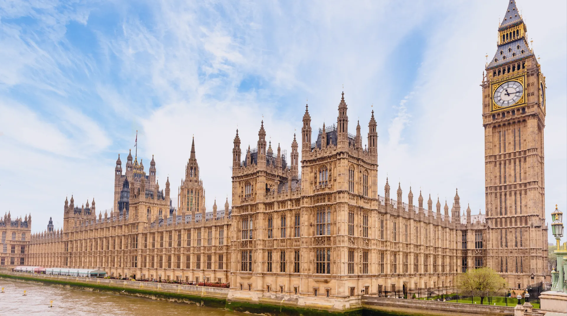 https://mr3.homeflow-assets.co.uk/files/media/image/0000/0000/cc828038f0103f0cec3225c36675491c/RRBHero.png