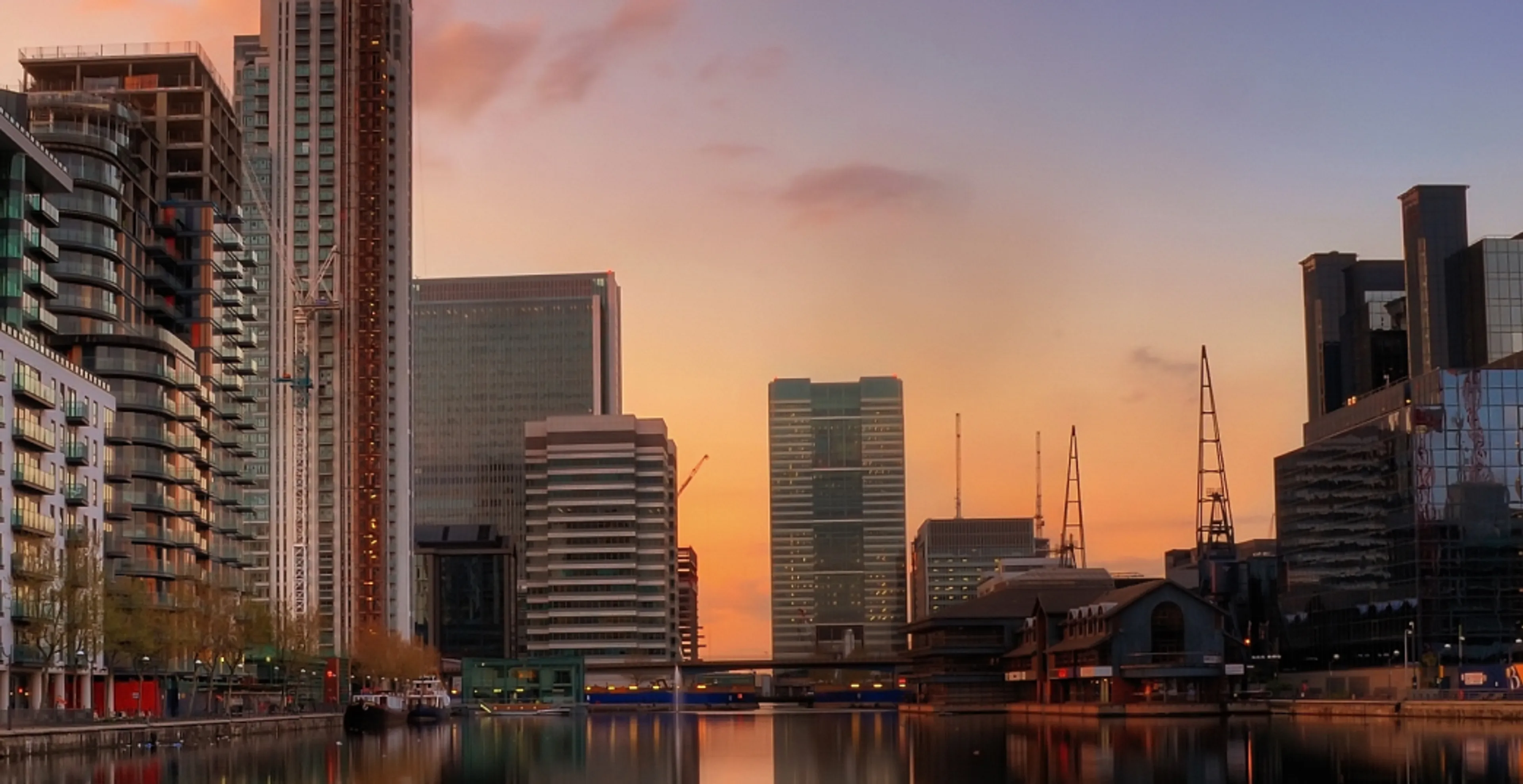 https://mr3.homeflow-assets.co.uk/files/media/image/0000/0000/0992fb052ad6504c49e6fa9d15149036/115x535-CanaryWharfbranch.jpg