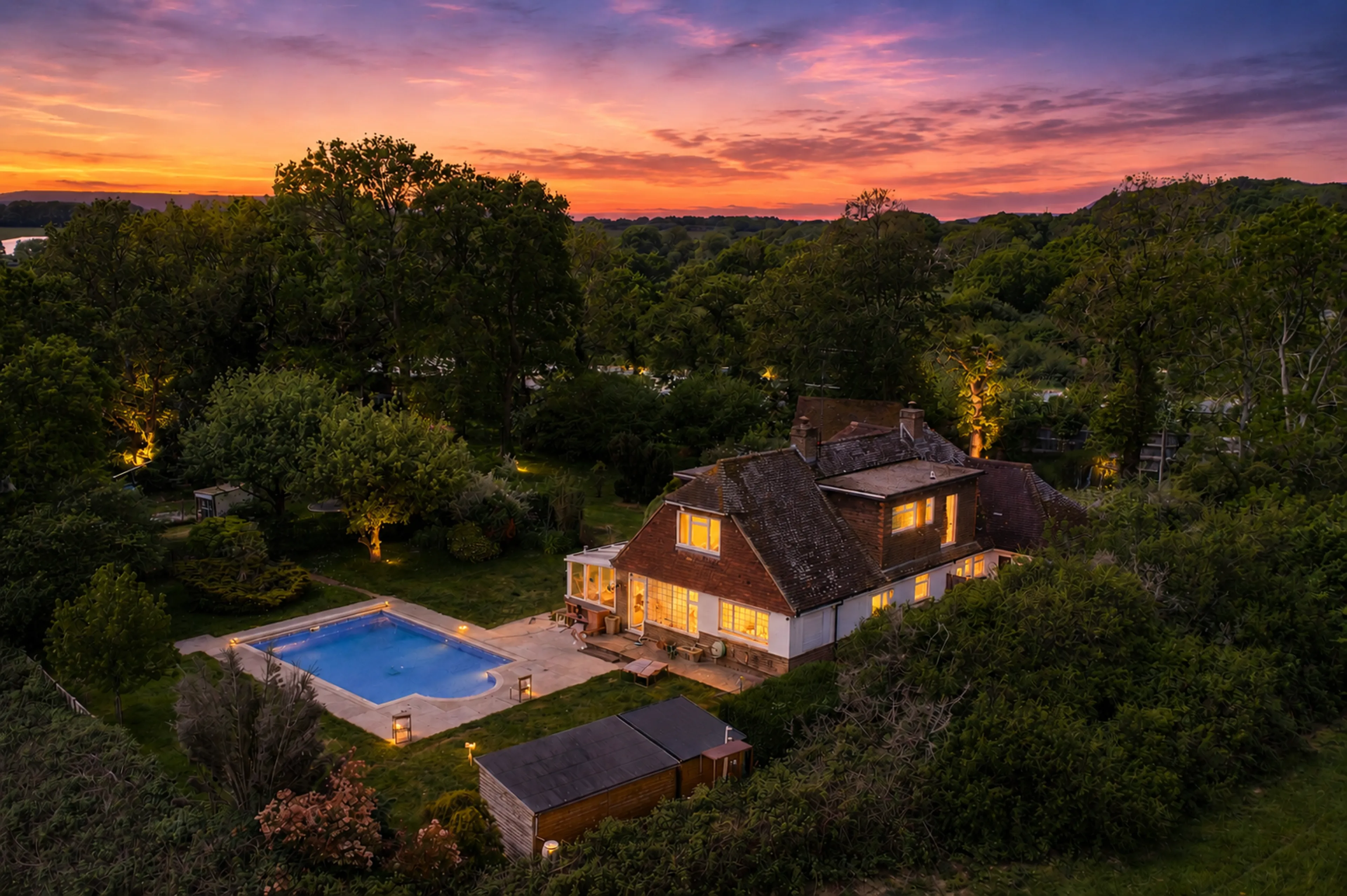 https://mr3.homeflow-assets.co.uk/files/media/image/0000/0000/2b3a46d5f6161cb6f1b7d9bc3a9738ab/Twilight-pool.png
