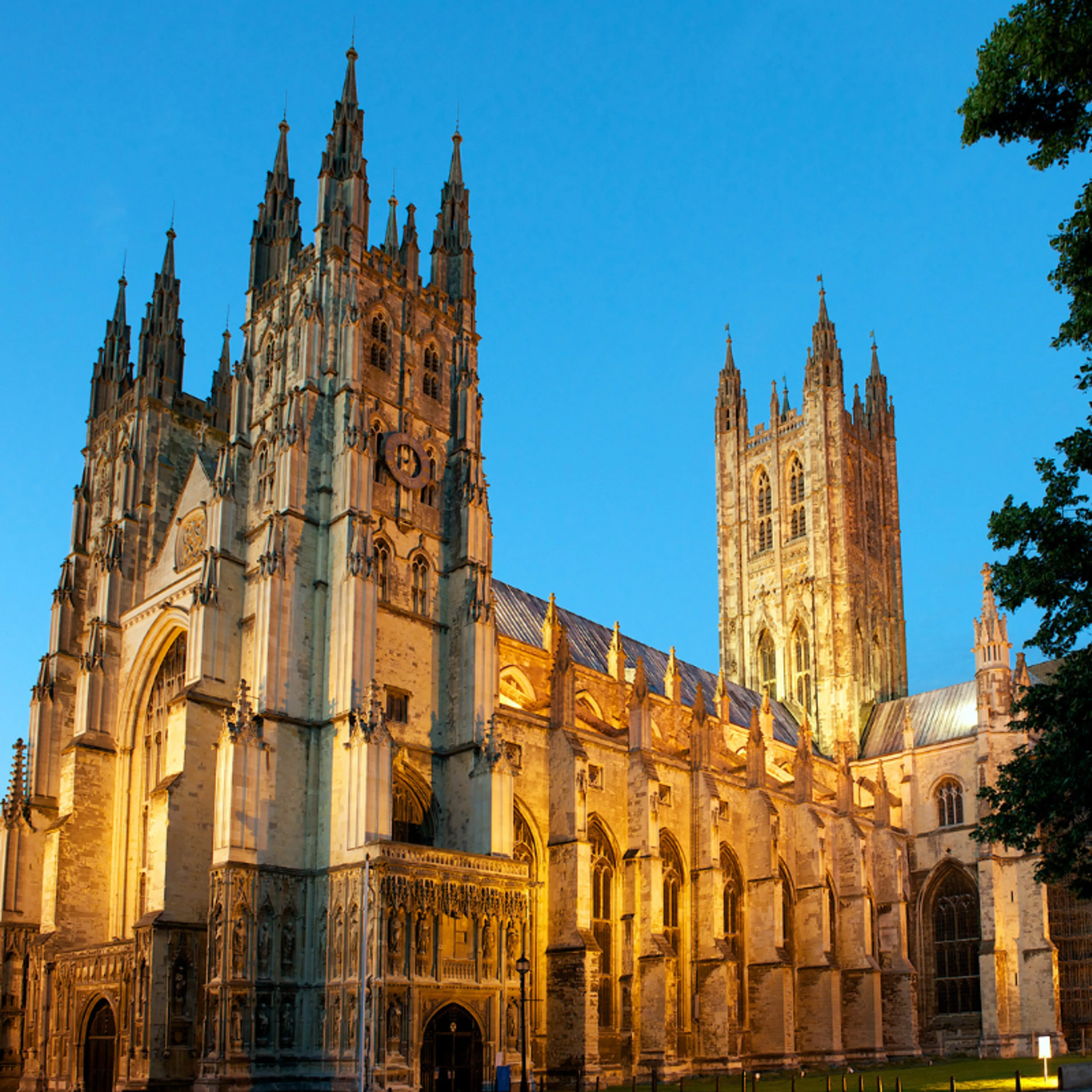https://mr3.homeflow-assets.co.uk/files/media/image/0000/0000/513c44e2da9f5530f883f114298a5b14/Canterbury+Cathedral.jpg