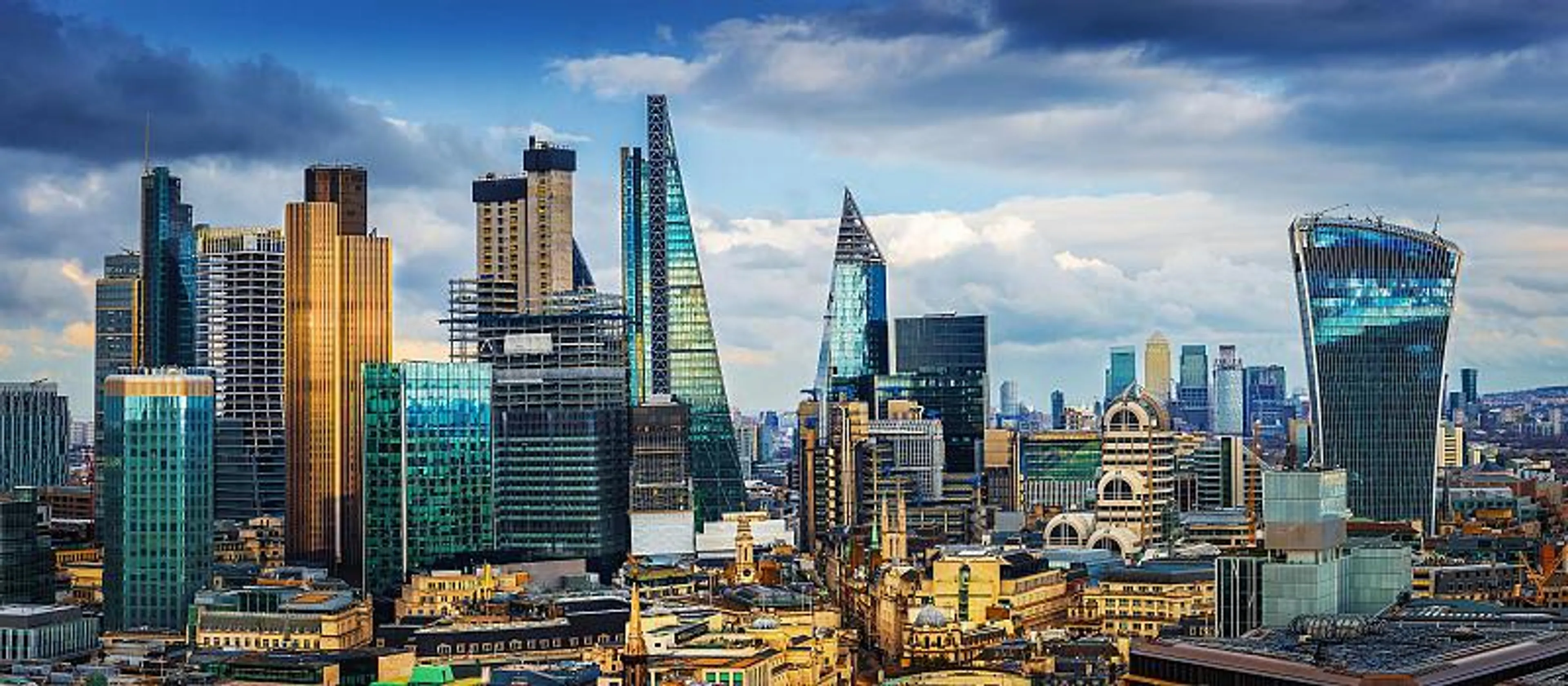 https://mr3.homeflow-assets.co.uk/files/media/image/0000/0000/642c3b2204e994546388ede1ecdff57d/chestertons_property_market_seminar-800c350.jpg