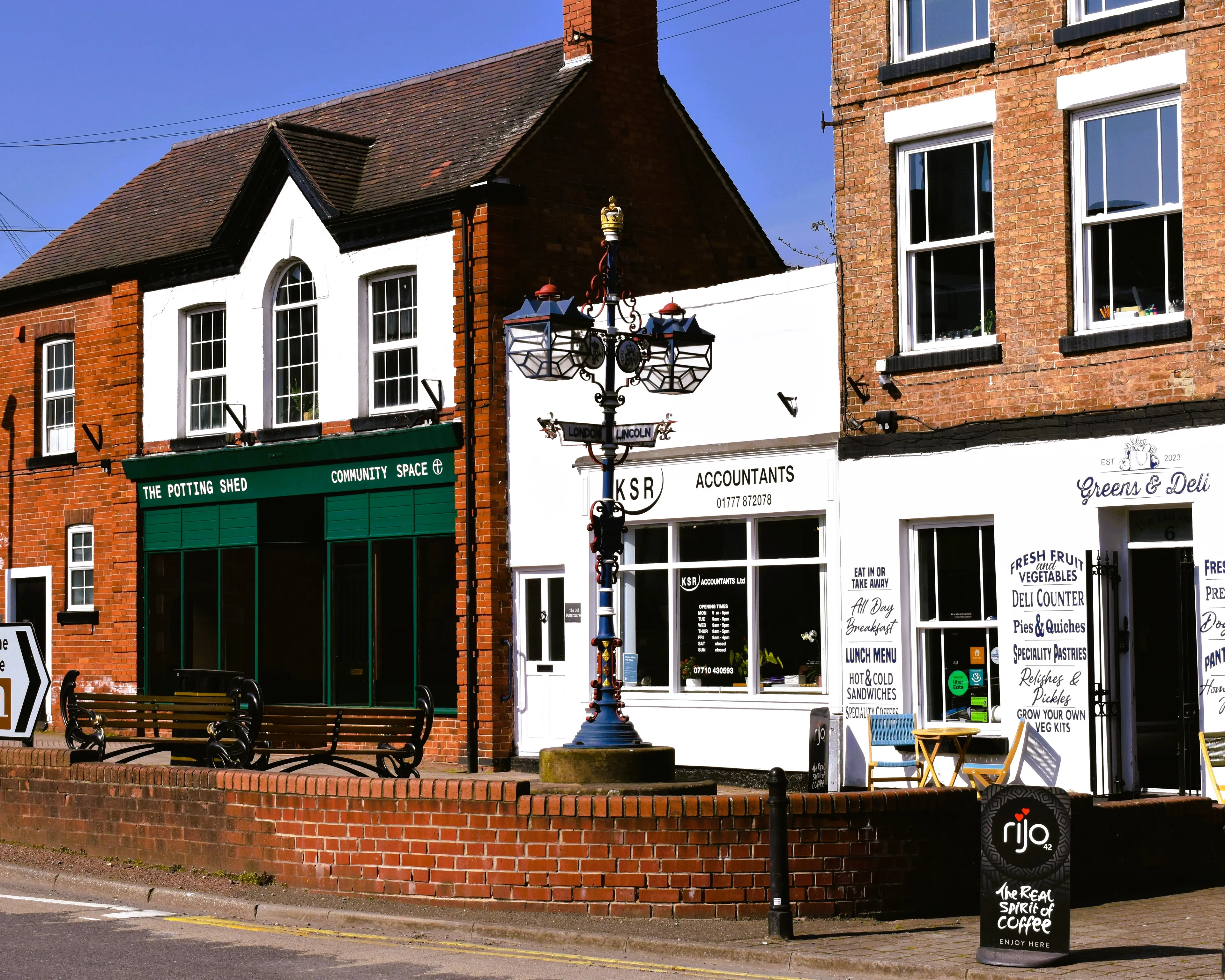 https://mr3.homeflow-assets.co.uk/files/media/image/0000/0000/7ee8d7c80a52c9afc804e79b339986f6/Tuxford5.JPG