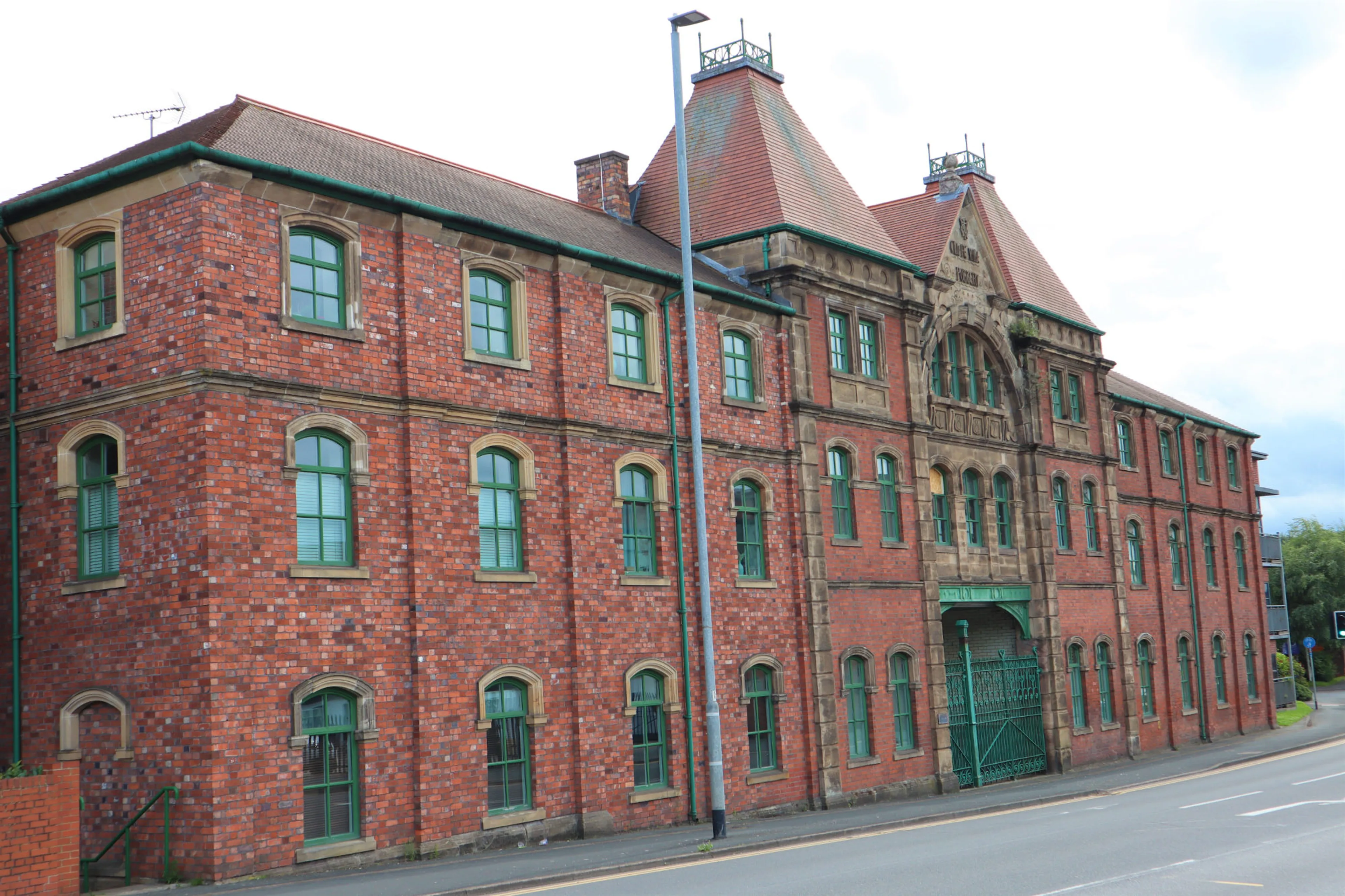 https://mr3.homeflow-assets.co.uk/files/media/image/0000/0000/a09f7da5169065243f90fa6a3ed658ed/estate-and-letting-agents-shelton-stoke-on-trent.jpg