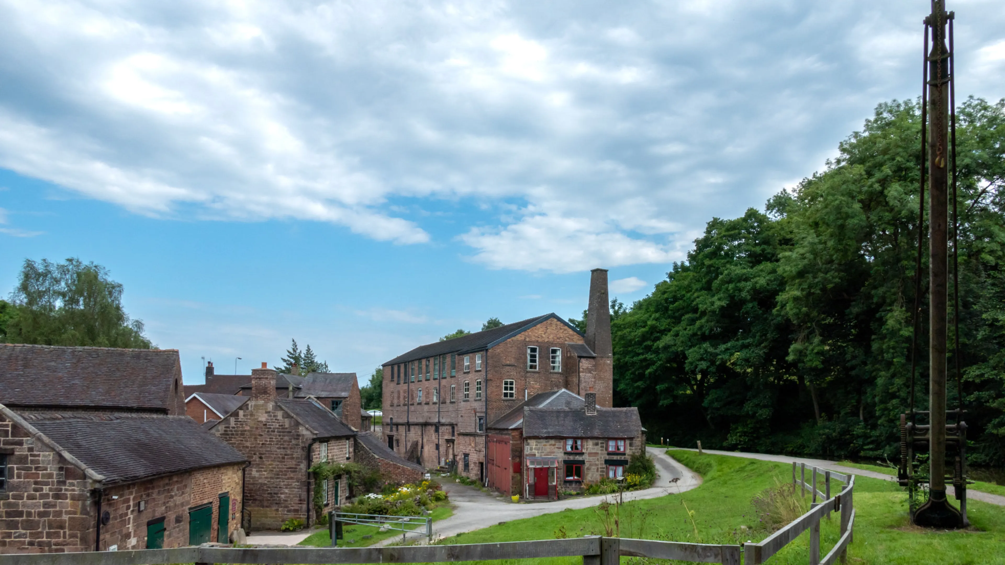https://mr3.homeflow-assets.co.uk/files/media/image/0000/0000/b516a9b90c879b7de4a87d2d8a4ca9c4/cheddleton.jpg