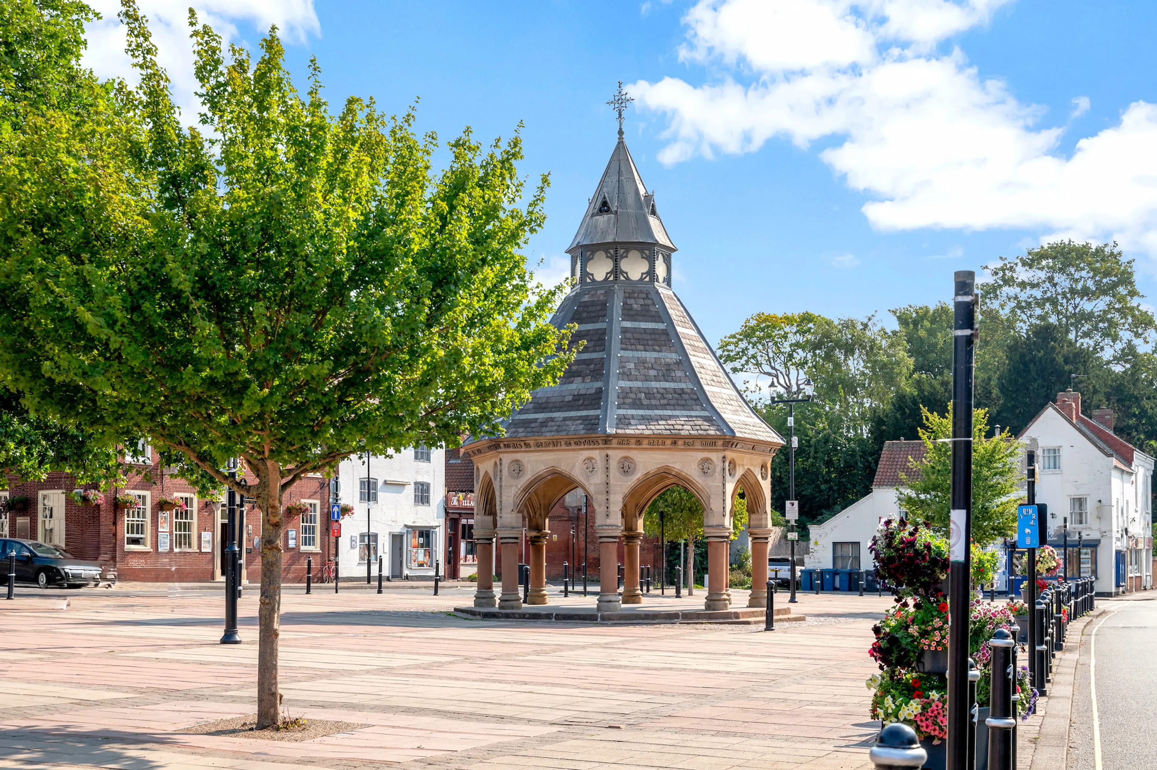 https://mr3.homeflow-assets.co.uk/files/media/image/0000/0000/bf54f82726d42af12d684aea12e8b477/BinghamTownCentreButterCross.jpg