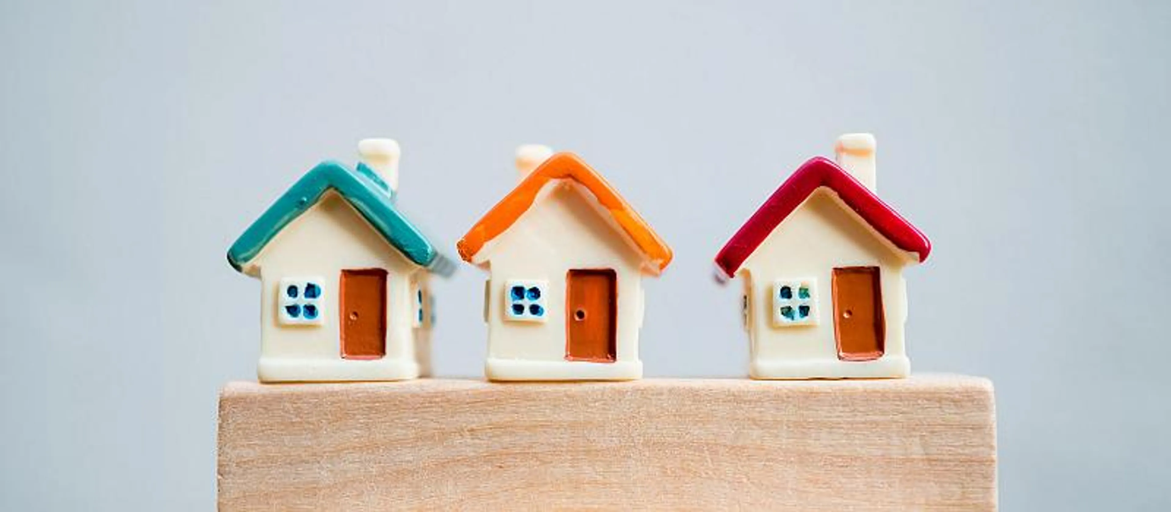 https://mr3.homeflow-assets.co.uk/files/media/image/0000/0000/e1f4b6d11a3b929573a86f8bc9e7f845/will_interest_rates_fall_this_year_-800c350.jpg