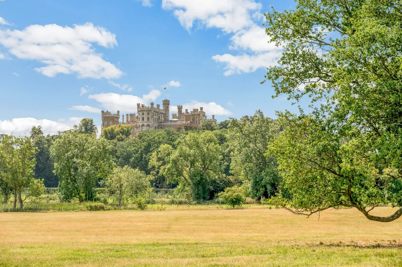 https://mr3.homeflow-assets.co.uk/files/media/image/0000/0000/0647eb4b9cda494c39d3598027884d37/Muston&Easthorpe3.jpg