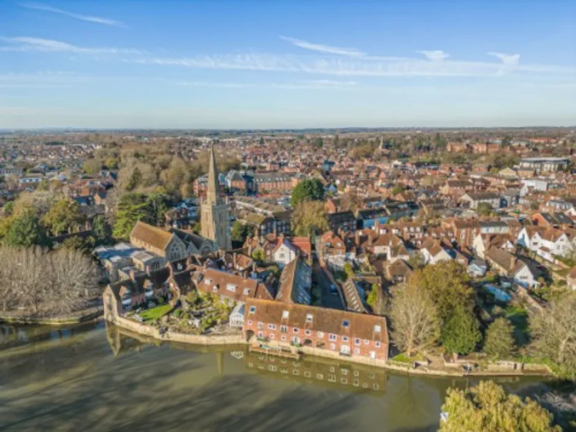 https://mr3.homeflow-assets.co.uk/files/media/image/0000/0000/4b1110429f50b26954d37d479d315239/abingdon-thumb.jpg