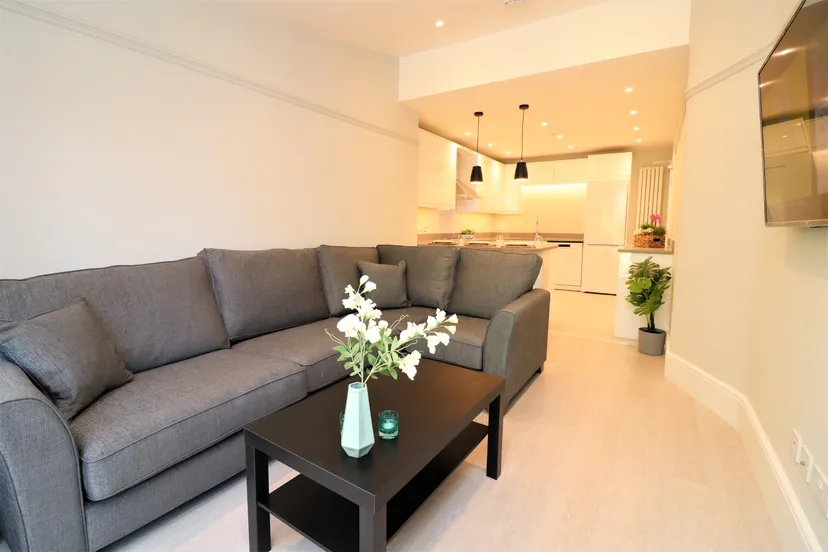 Lounge-1.jpg