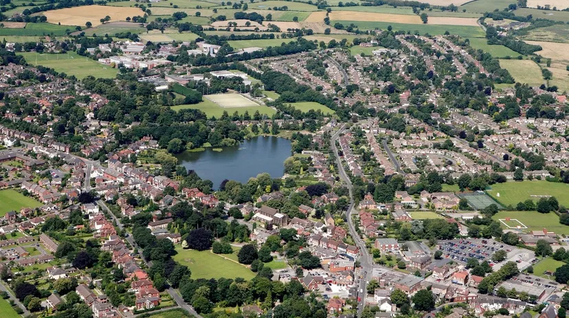 https://mr3.homeflow-assets.co.uk/files/media/image/0000/0000/810435d7a8c9be75040f08f903991be7/rotated.jpg