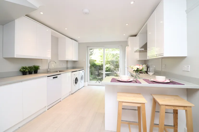 23-Berkeley-Close-Kitchen.jpg