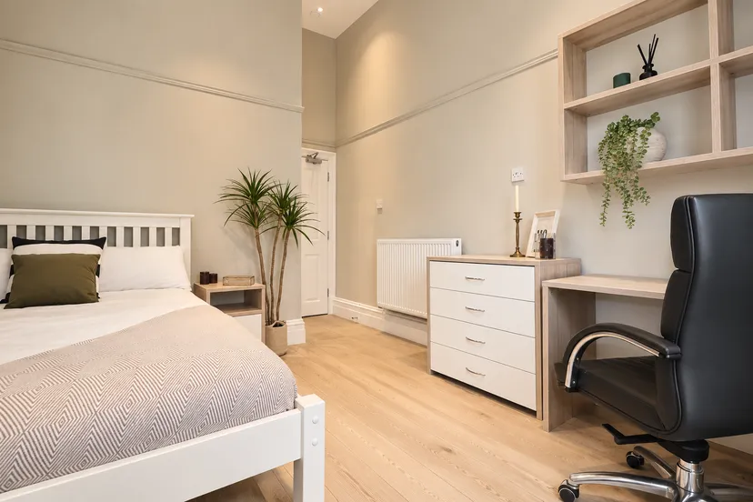 Minimalist-Bedroom-Office-Sanctuary.png
