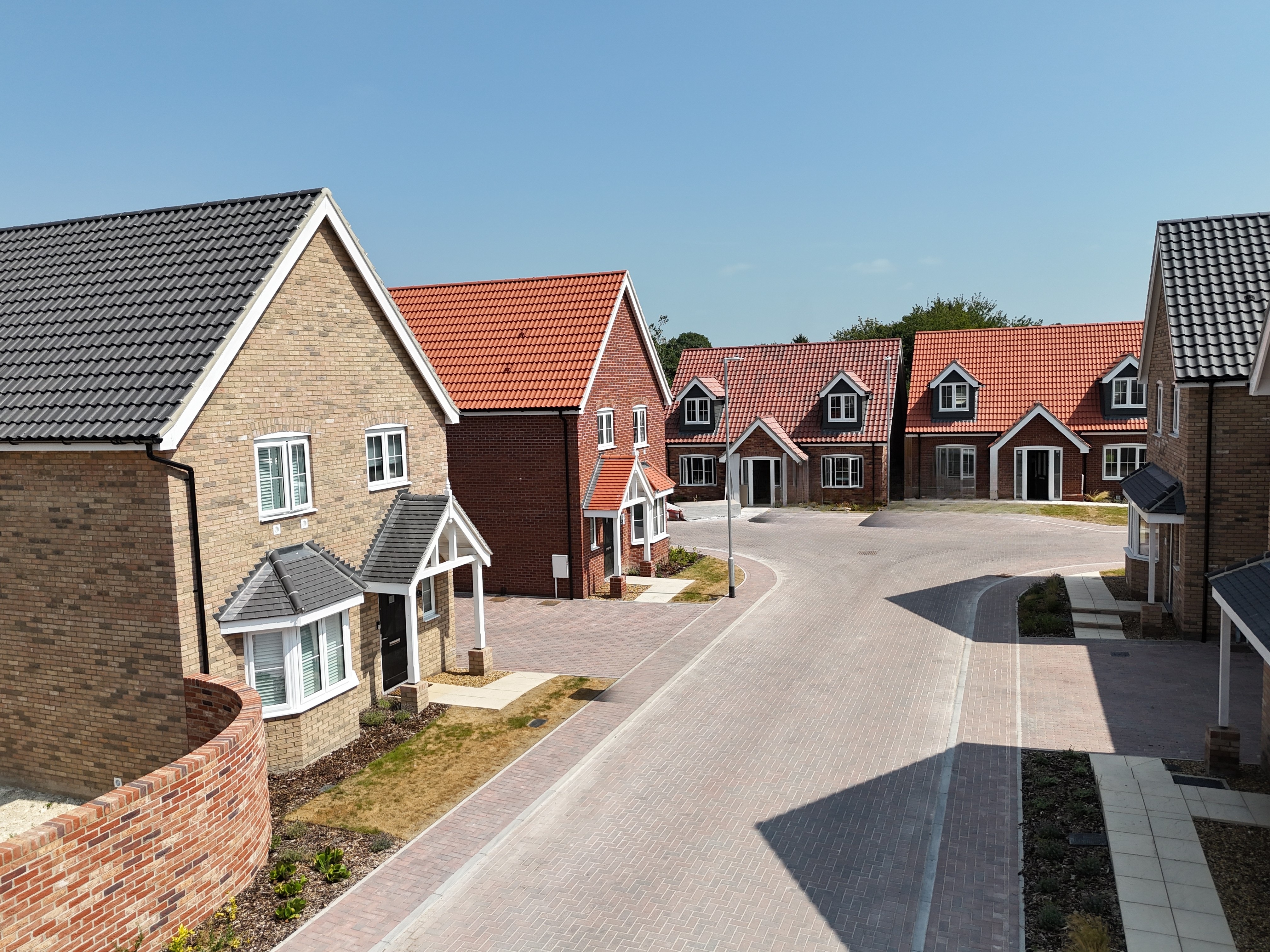 https://mr3.homeflow-assets.co.uk/files/media/image/0000/0000/d3163a982597b33295a0b94393a1aed3/NewHomes.jpg
