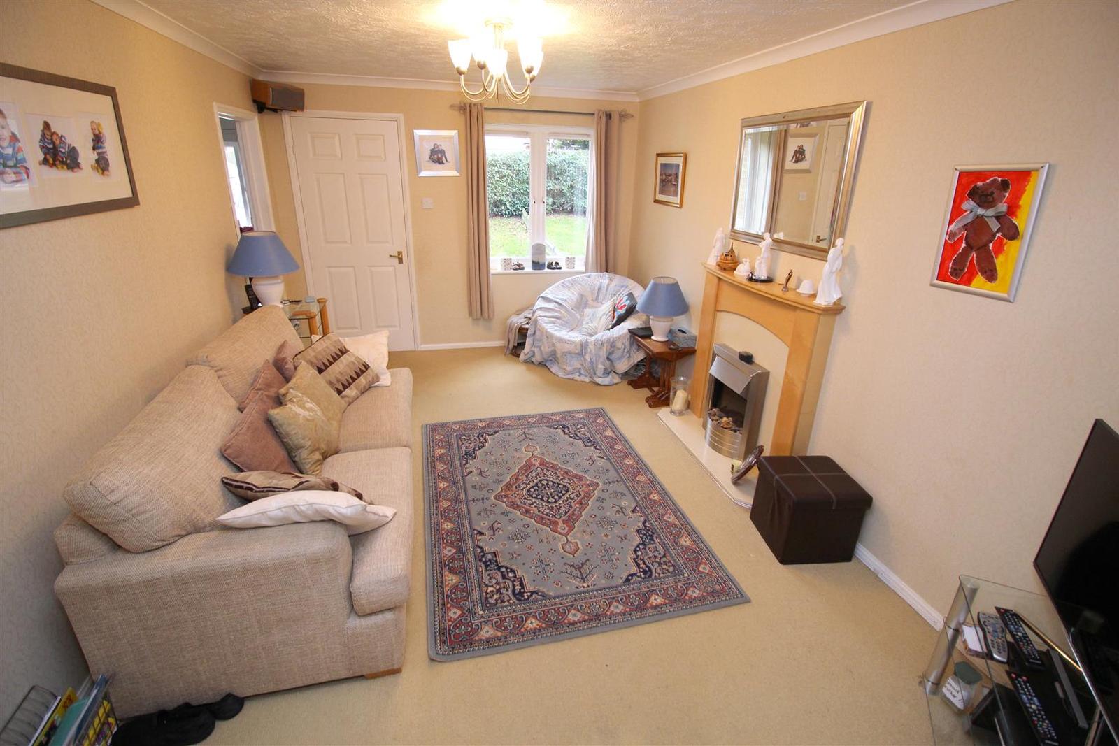 Salterns Road, Maidenbower Image 6